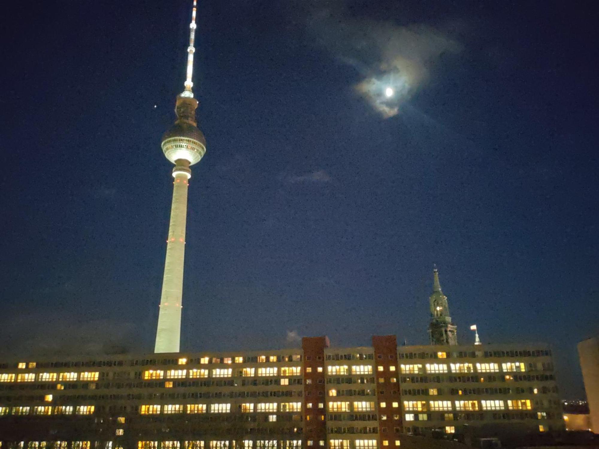 Mitte Von Mitte - Blick Auf Den Turm Apartment Берлин Екстериор снимка